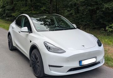 Tesla Model Y 92.700 km 31.500 &euro; Prichsenstadt 97357