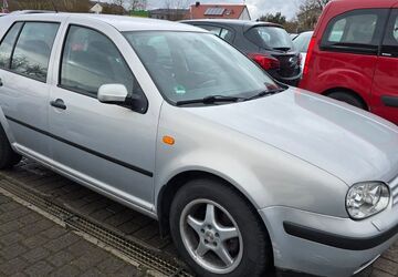 VW Golf 215.000 km 2.600 &euro; Randersacker 97236