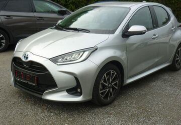 Toyota Yaris 2.765 km 19.990 &euro; Estenfeld bei Würzburg 97230