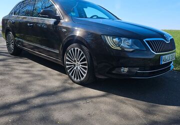 Skoda Superb 158.000 km 13.799 &euro; Würzburg 97084