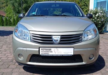 Dacia Sandero 98.000 km 2.680 &euro; Grafenrheinfeld 97506